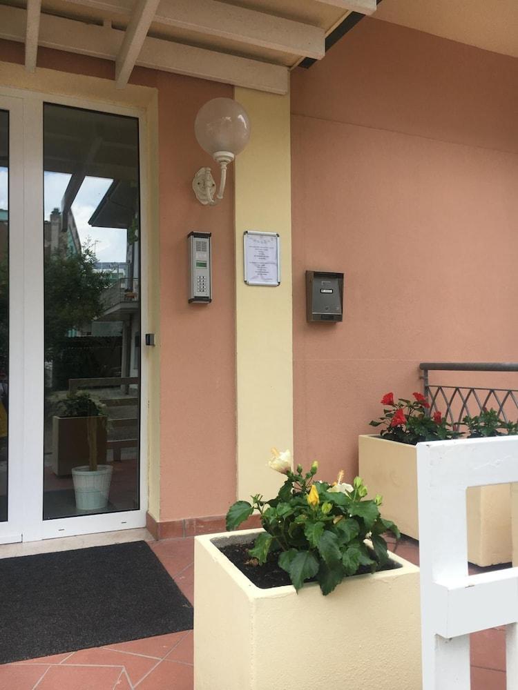 Residence I Girasoli Римини Экстерьер фото