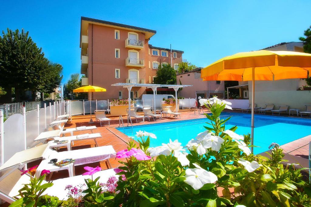 Residence I Girasoli Римини Экстерьер фото