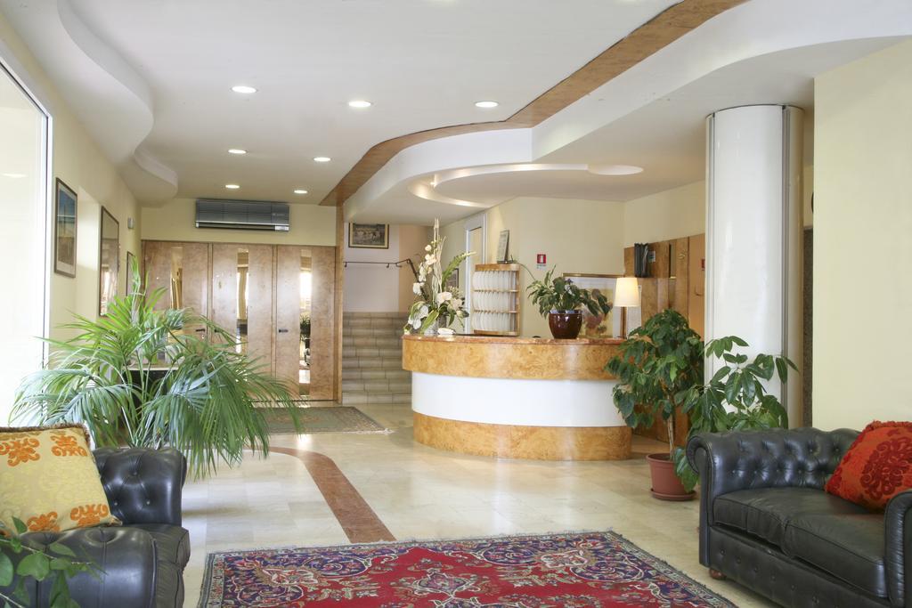 Residence I Girasoli Римини Экстерьер фото