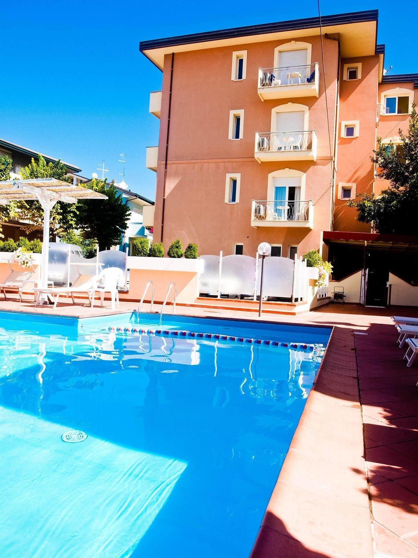 Residence I Girasoli Римини Экстерьер фото